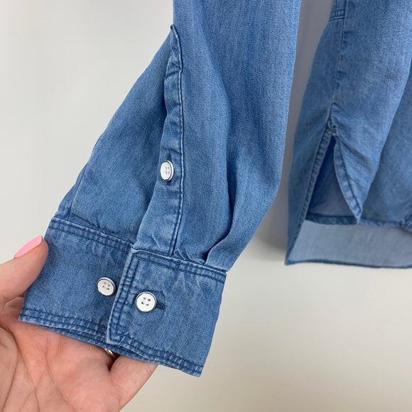 Athleta Bootjack Chambray Split Back Button-down M - Picture 5 of 10